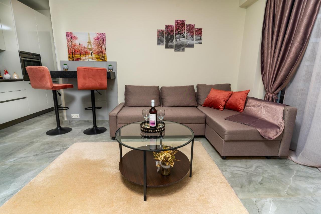 Olina'S Luxury Apartment ตริกาลา ภายนอก รูปภาพ